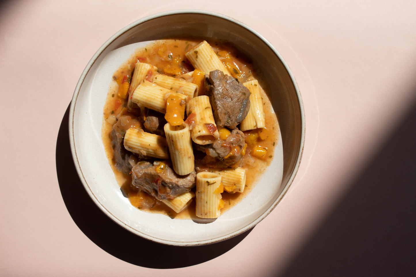 Carne con macarrones